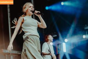 Pommelien Thijs photo #0225