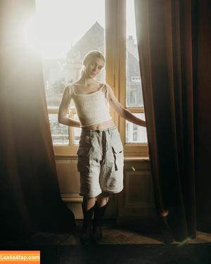 Pommelien Thijs photo #0226