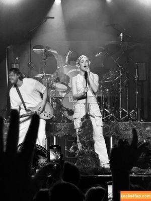 Pommelien Thijs photo #0317