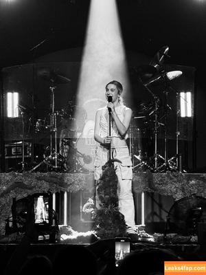 Pommelien Thijs photo #0320