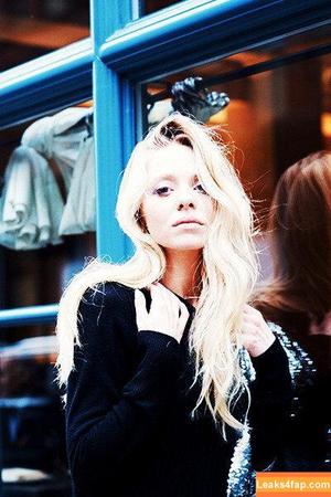 Portia Doubleday фото #0011