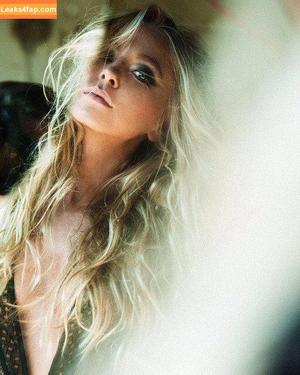 Portia Doubleday фото #0021