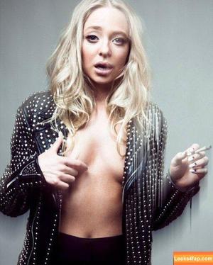 Portia Doubleday photo #0023