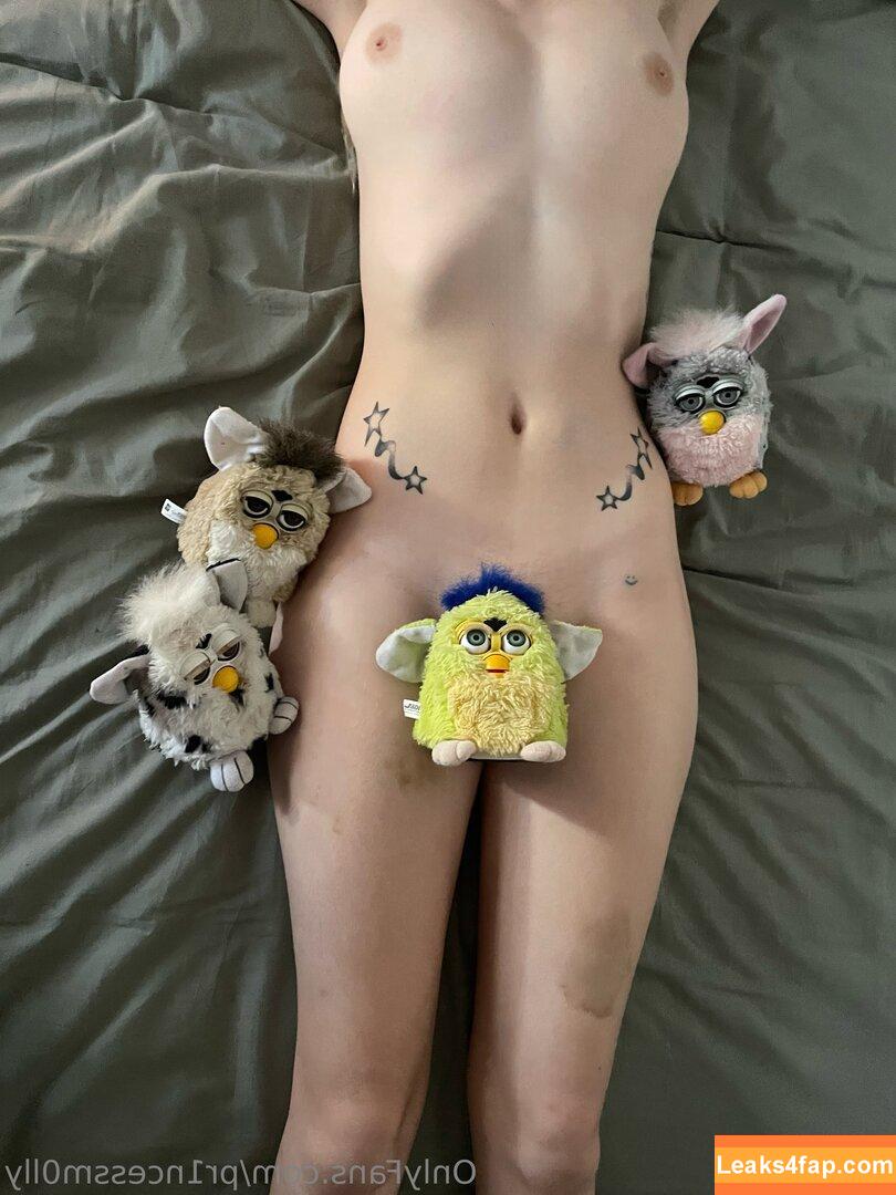 pr1ncessm0lly free nudes