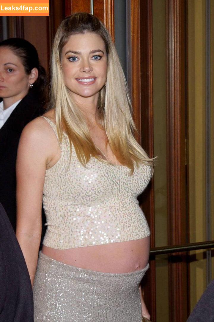 Pregnant Celebs / pregnant.celebrities слитое фото фото #0191