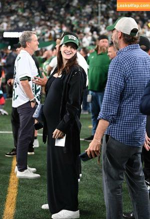 Pregnant Celebs photo #0056