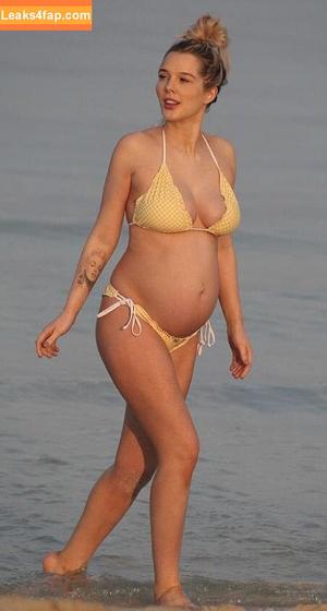 Pregnant Celebs photo #0152