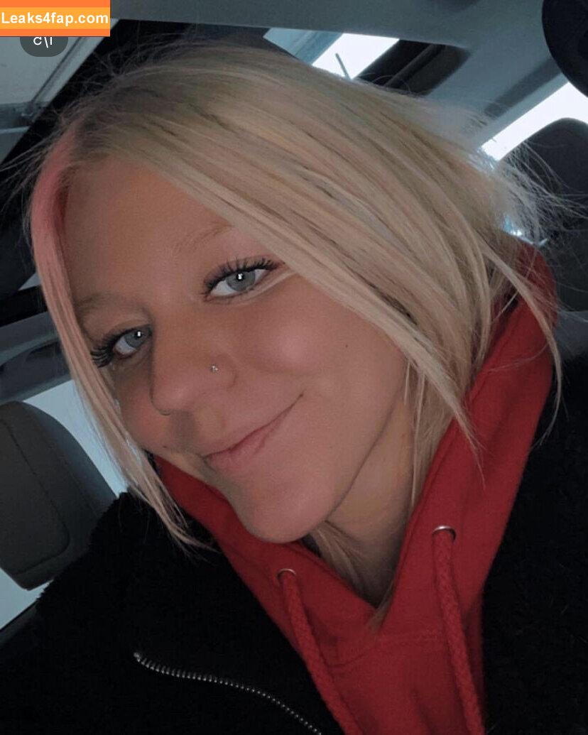 prettylilprincess24 / prettylilprincess__ leaked photo photo #0002