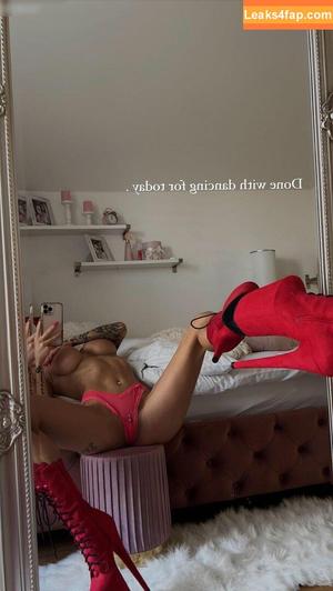 Princess Léonie Alwine photo #0005