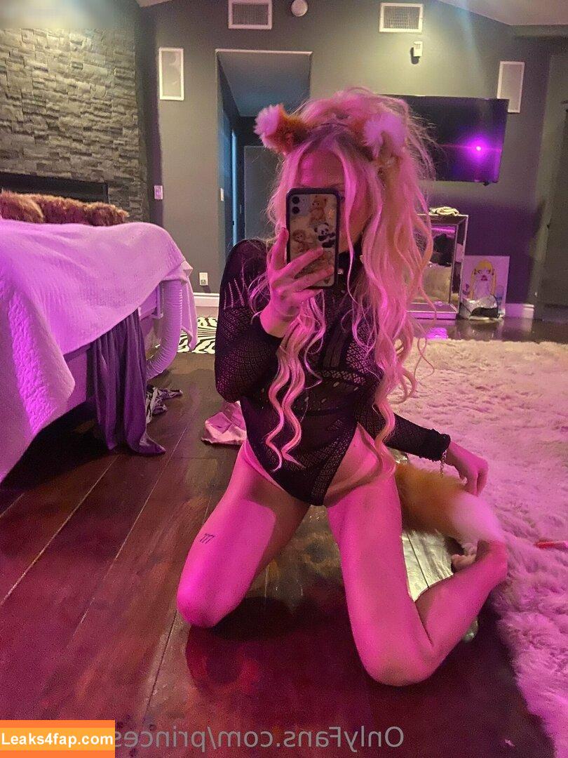 Princess_Poppi / Poppidoux / daisywaifufree / princess_poppy_vt leaked photo photo #0413