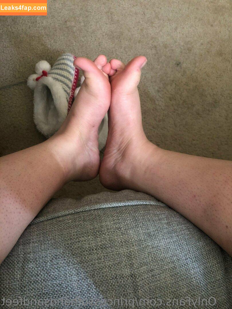 princessofhandsandfeet / princess_feet_37 leaked photo photo #0050