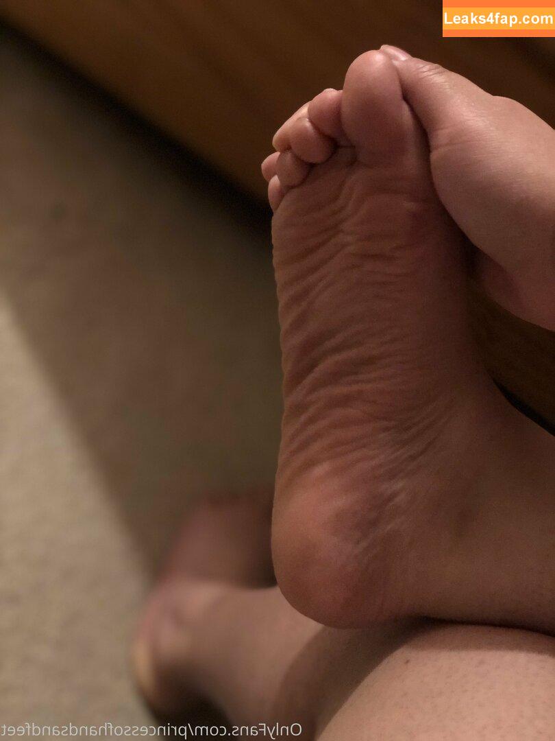 princessofhandsandfeet / princess_feet_37 leaked photo photo #0075