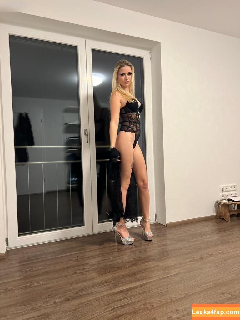 Prinzessin Irina Killerbraut / anikigirl777 / xi._xiiiina leaked photo photo #0118