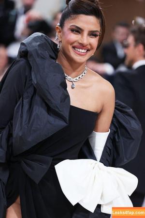 Priyanka Chopra photo #0056