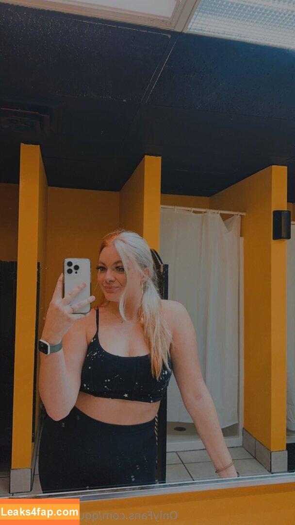qquueeeennbbbb /  leaked photo photo #0001
