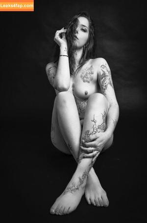 queen ink photo #0016