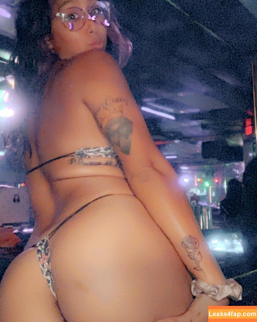 queenkat727 /  leaked photo photo #0003