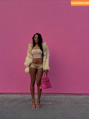 Quenlin Blackwell photo #0213