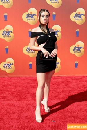 Rachel Anne Sennott фото #0005