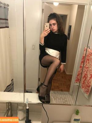 Rachel Anne Sennott фото #0012