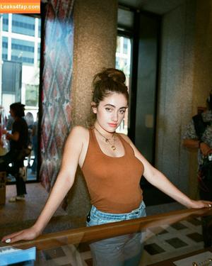 Rachel Anne Sennott фото #0128