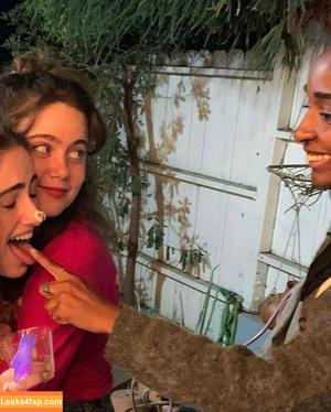 Rachel Anne Sennott фото #0204