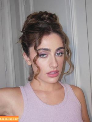 Rachel Anne Sennott photo #0610