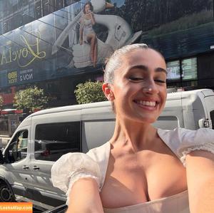 Rachel Anne Sennott photo #0654