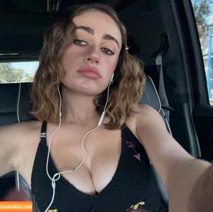 Rachel Anne Sennott photo #0672