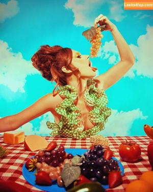 Rachel Anne Sennott photo #0680