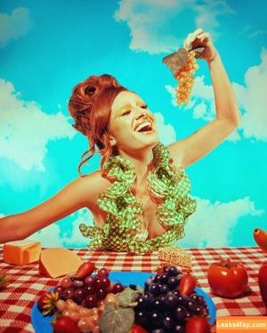 Rachel Anne Sennott photo #0687