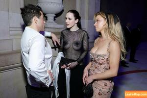 Rachel Brosnahan photo #0027