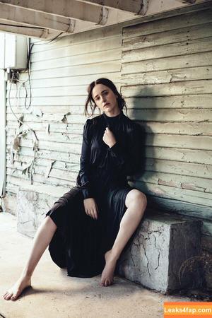 Rachel Brosnahan photo #0075