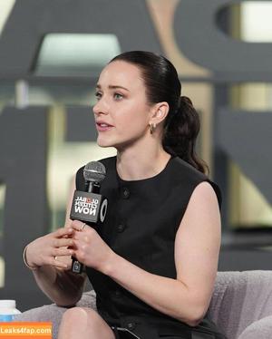 Rachel Brosnahan photo #0588