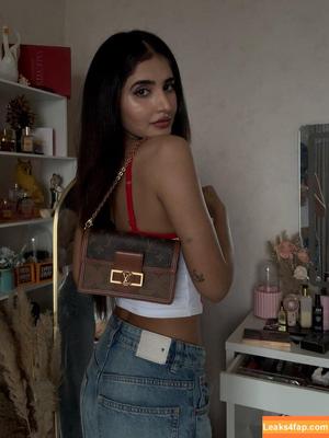 Rachel Sharma фото #0045