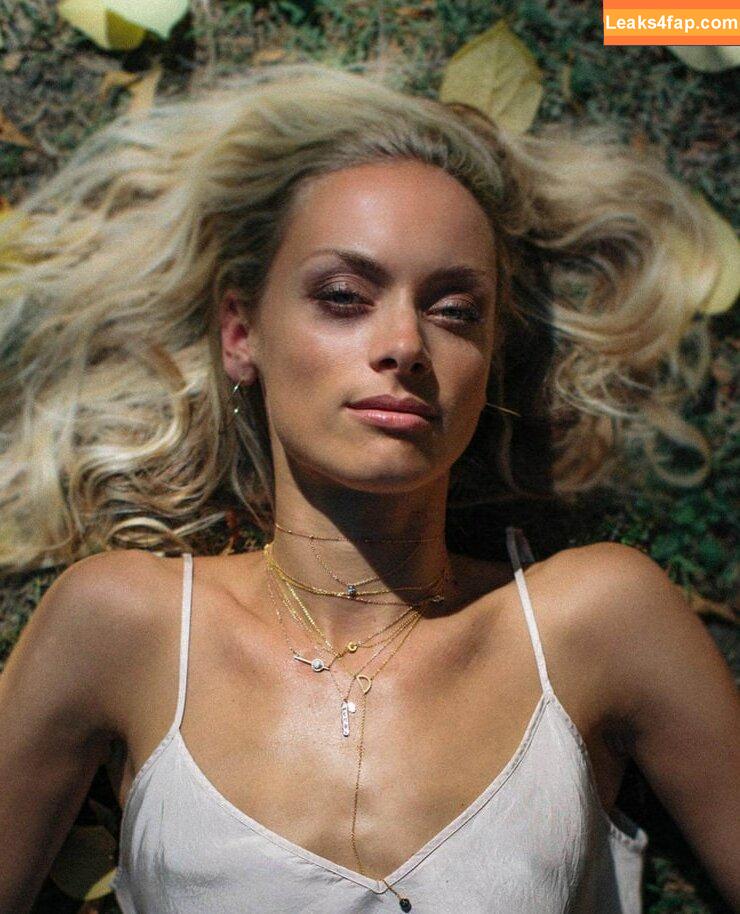 Rachel Skarsten / rachieskarsten leaked photo photo #0007