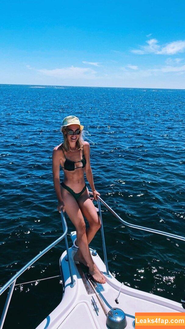 Rachel Skarsten / rachieskarsten leaked photo photo #0029