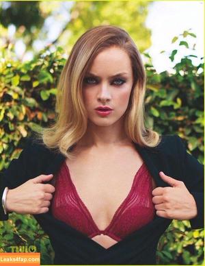 Rachel Skarsten photo #0019