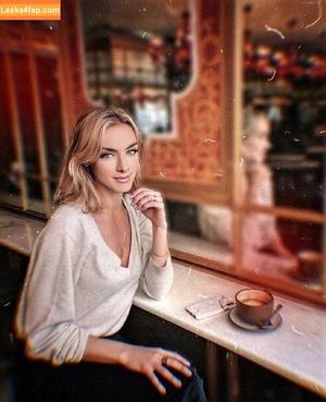 Rachel Skarsten photo #0023