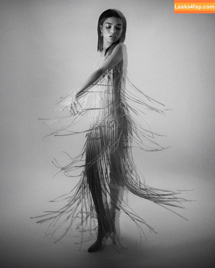 Rachel Zegler / rachelzegler / rachmariexoxo leaked photo photo #0440