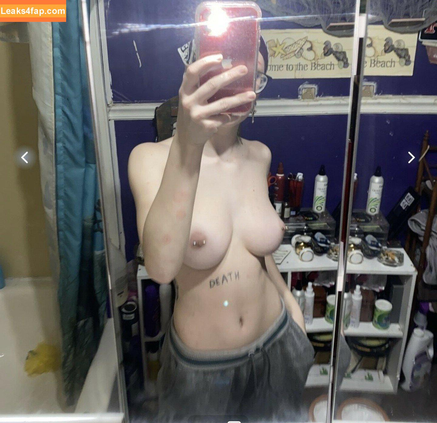 radianttoilet /  leaked photo photo #0006