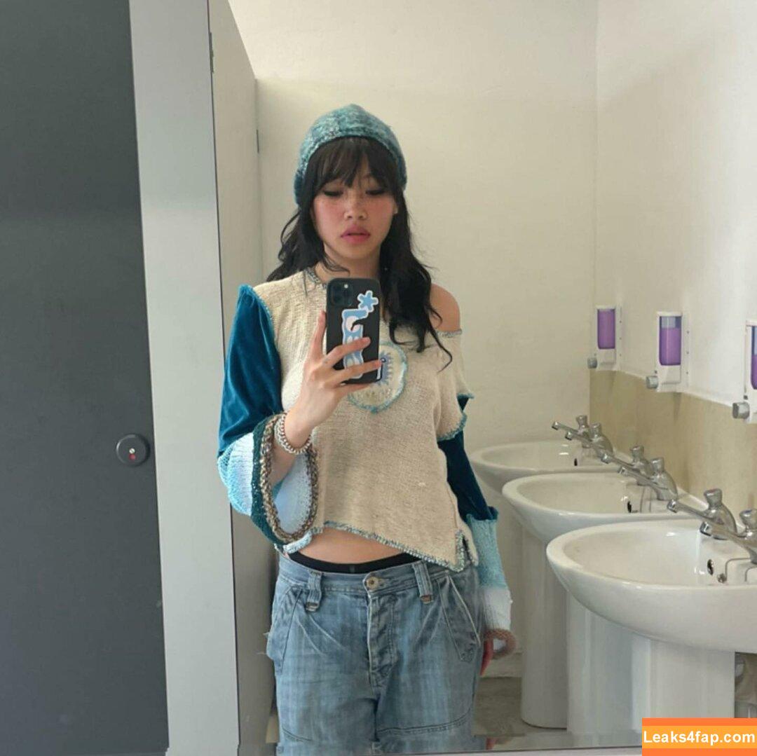Radvxz / Beabadoobee leaked photo photo #0007