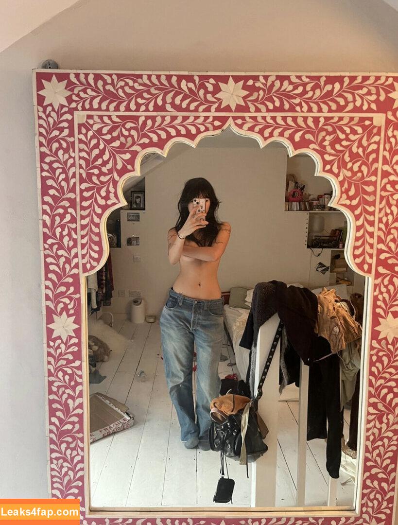 Radvxz / Beabadoobee leaked photo photo #0023