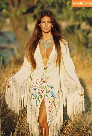 Raquel Welch photo #0045