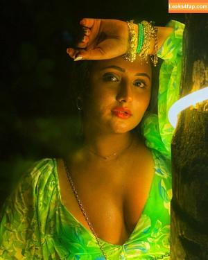 Rashami Desai photo #0035