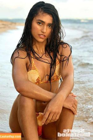 Rayna V photo #0037