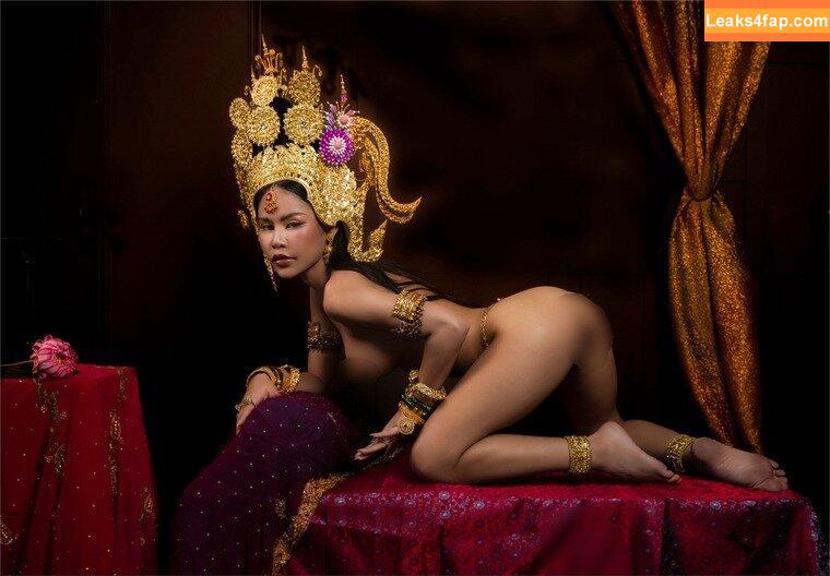Raysileeum / raysileeum - Thai beauty standing at 5'1