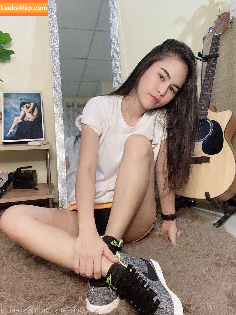 Raysileeum / raysileeum - Thai beauty standing at 5'1