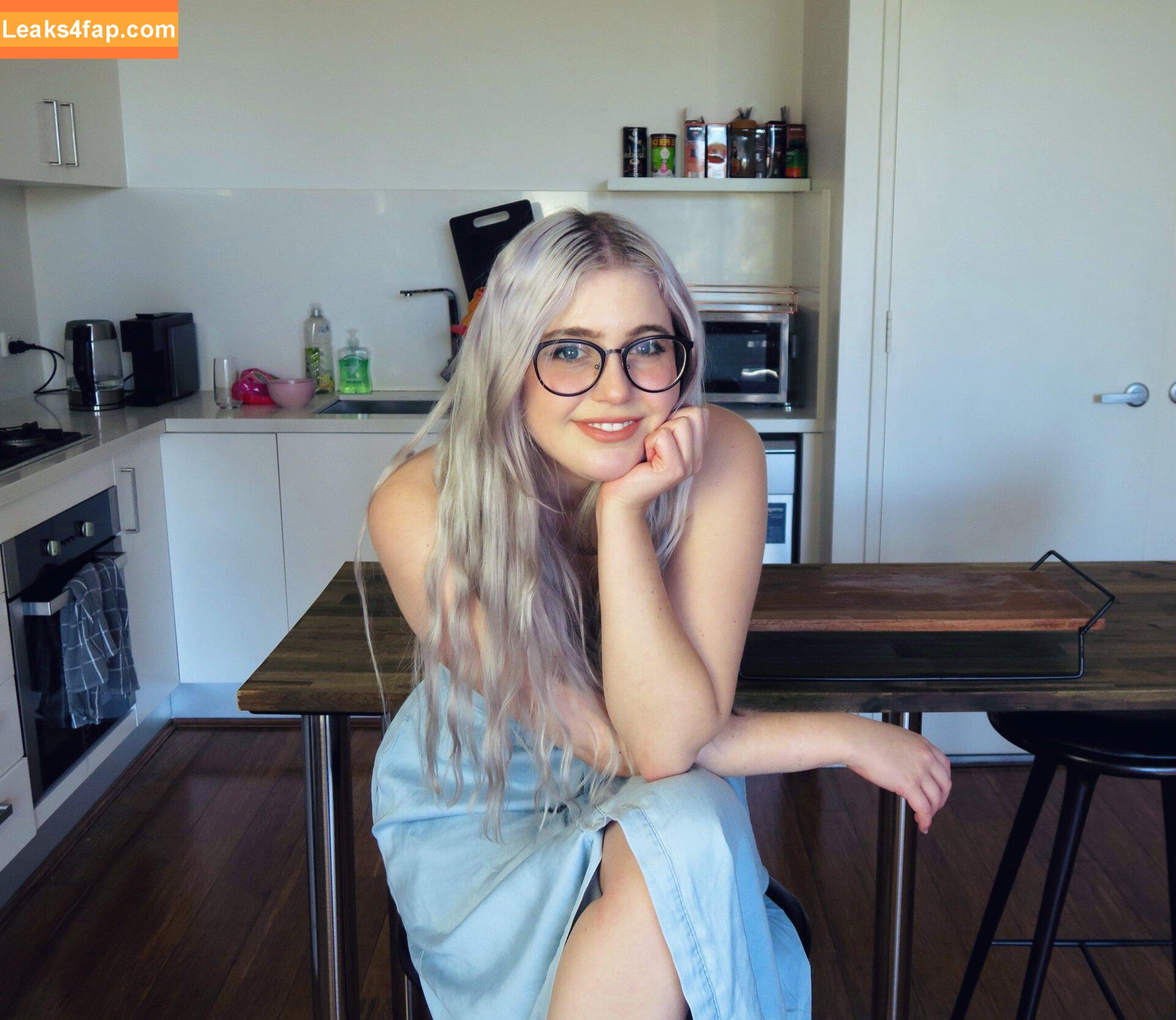 React GirlsYT / chinglishreactions / imon_Snow leaked photo photo #0232