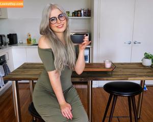 React GirlsYT photo #0229